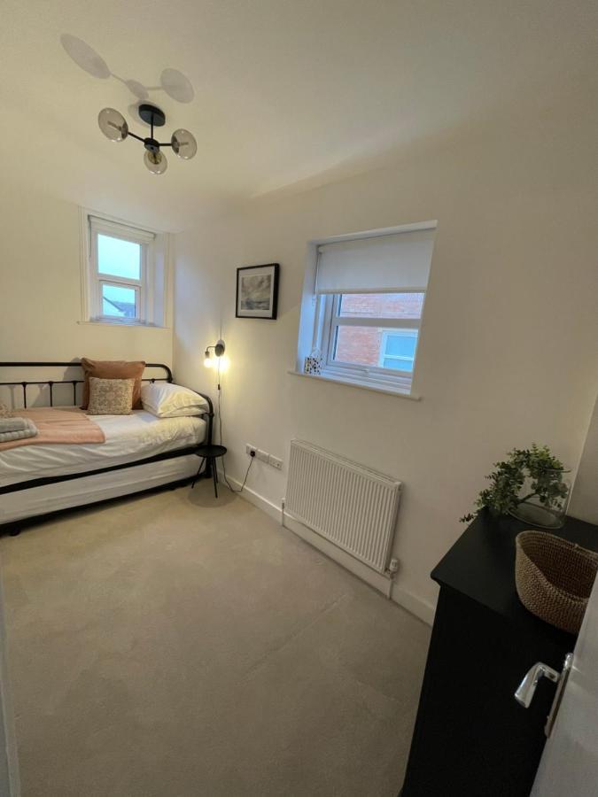 Seaview Flat With Balcony, Spacious 2 Bedroom Worthing Exterior photo
