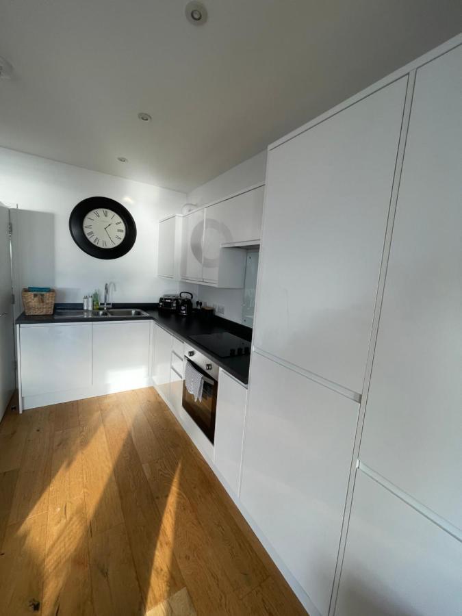 Seaview Flat With Balcony, Spacious 2 Bedroom Worthing Exterior photo