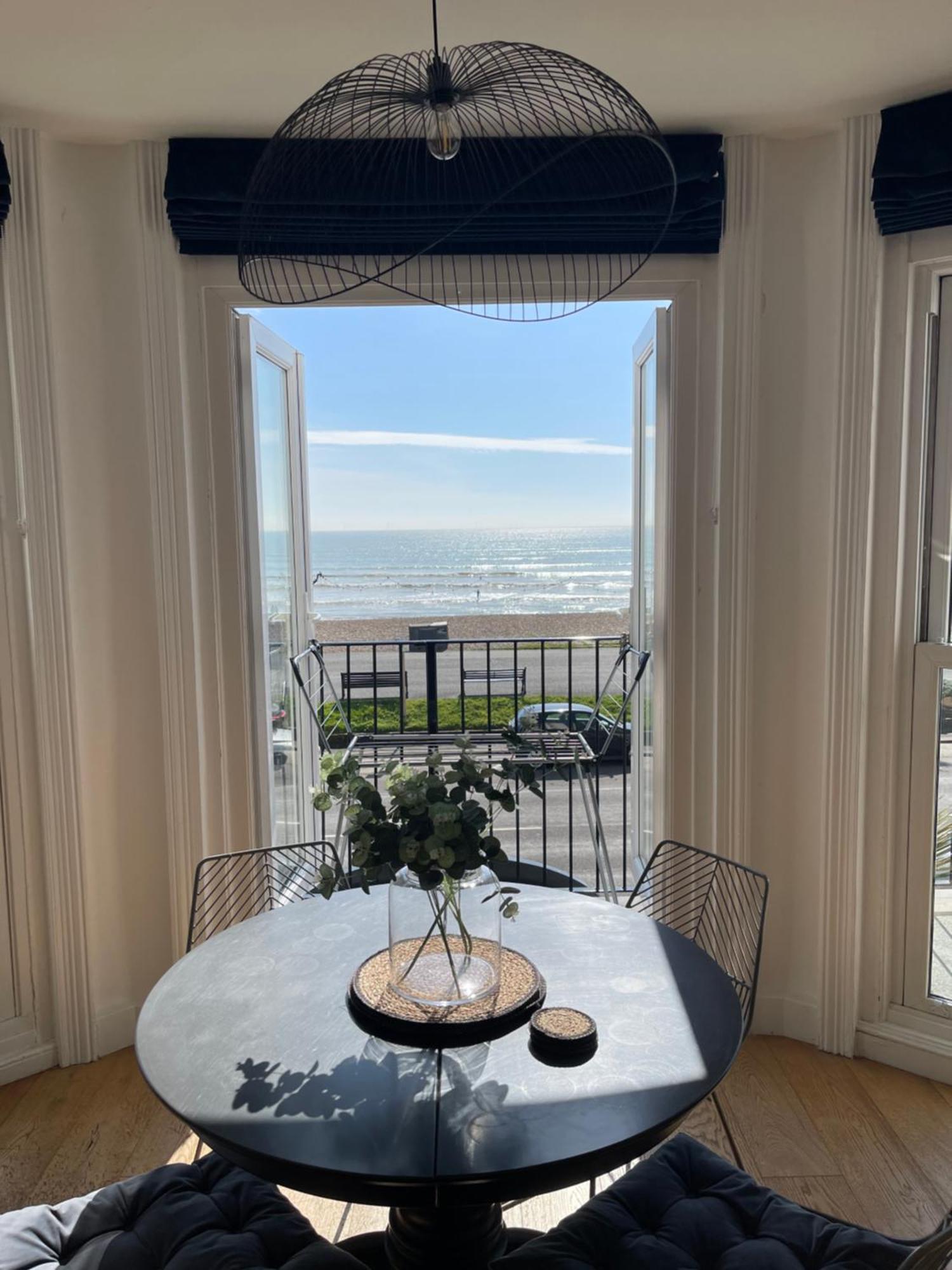 Seaview Flat With Balcony, Spacious 2 Bedroom Worthing Exterior photo